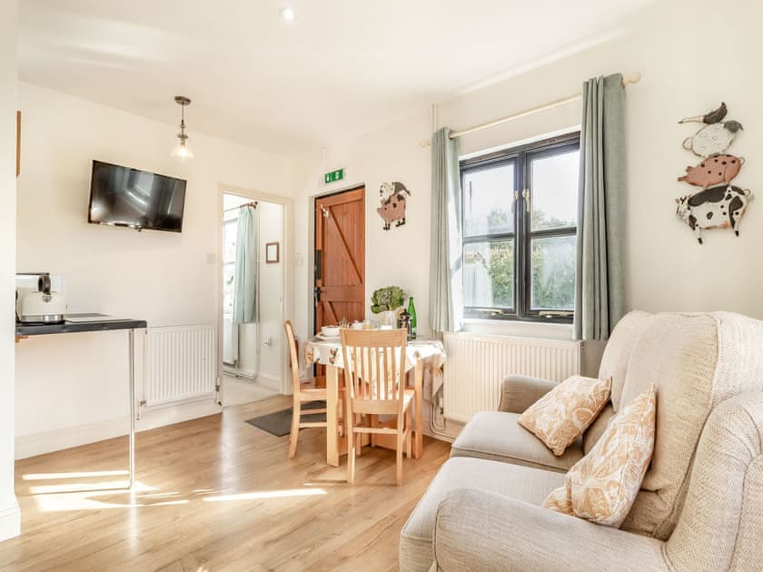 Open plan living space | Converted Stable No 1 - Sorrels Farm , Great Sampford, near Saffron Walden