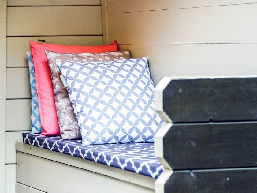Decking | Daisy - Hollington Park Glamping, Woolton Hill, nr Newbury