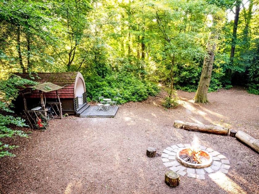 Setting | Daisy - Hollington Park Glamping, Woolton Hill, nr Newbury