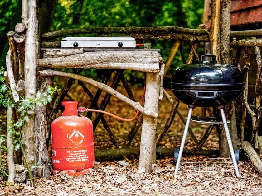 Outdoor area | Daisy - Hollington Park Glamping, Woolton Hill, nr Newbury