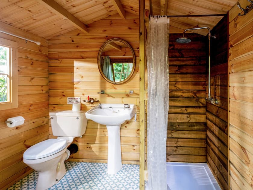On-site amenities | Bluebelle - Hollington Park Glamping, Woolton Hill, nr Newbury