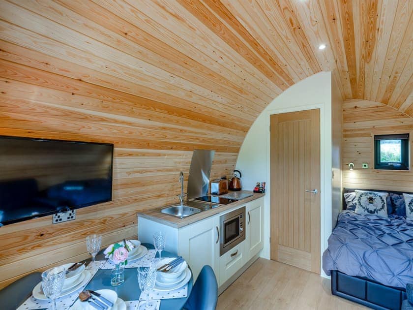 Open plan living space | Brook Valley Glamping-Elm - Brook Valley Glamping, Llanfair Caereinion