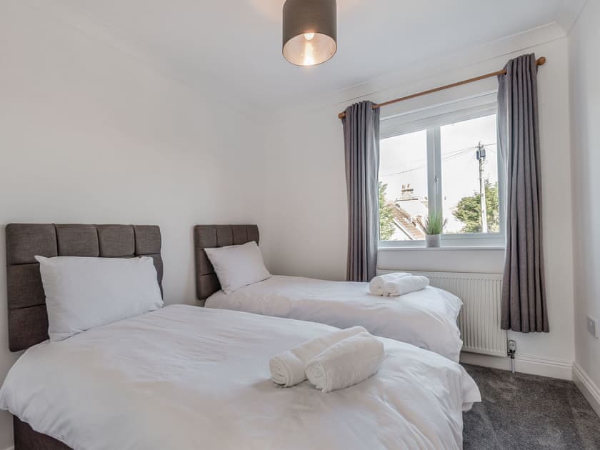 Twin bedroom | Sea Glimpse, Arundel