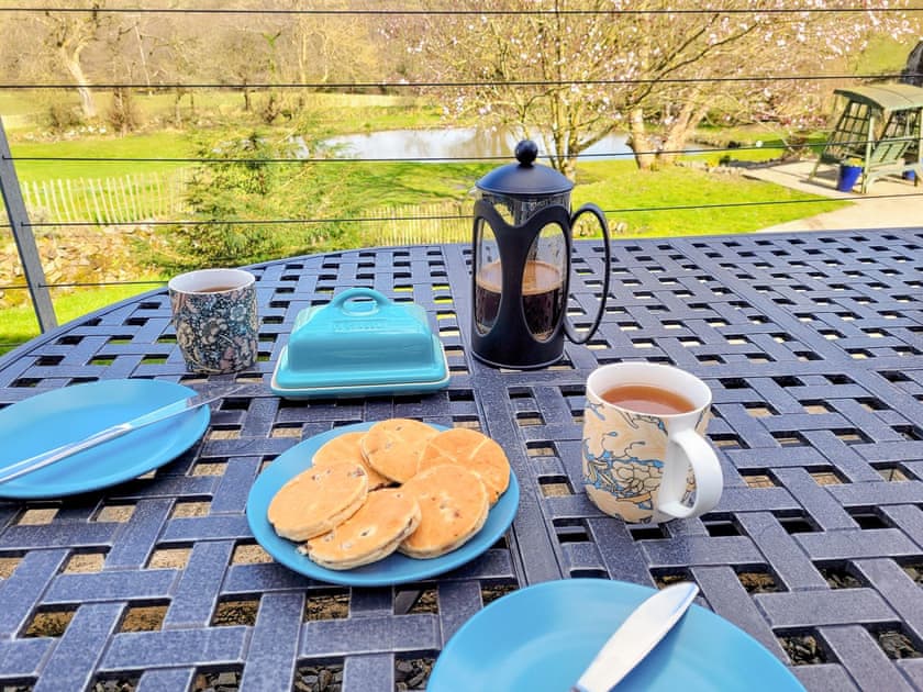 Outdoor area | Ponycob Cottage - Dolgoy Cottages, Llangrannog