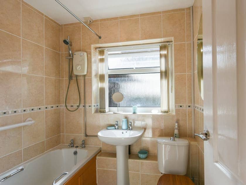 Bathroom | Maldwyn, Tywn