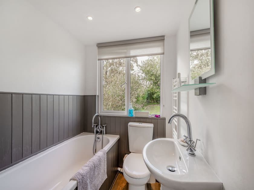 En-suite | Auntie Sheila’s Cottage, Balfron Station, near Glasgow