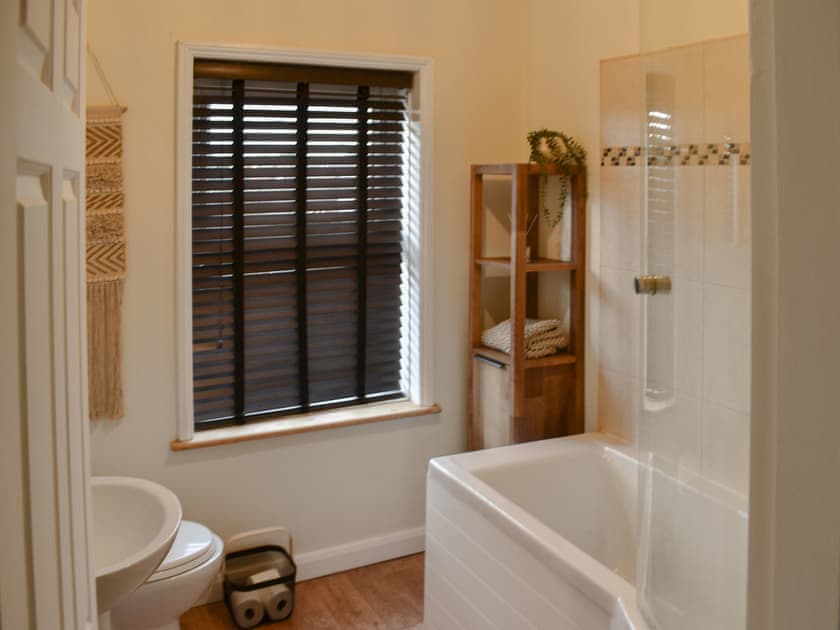 Bathroom | Railway Cottage, Thirsk