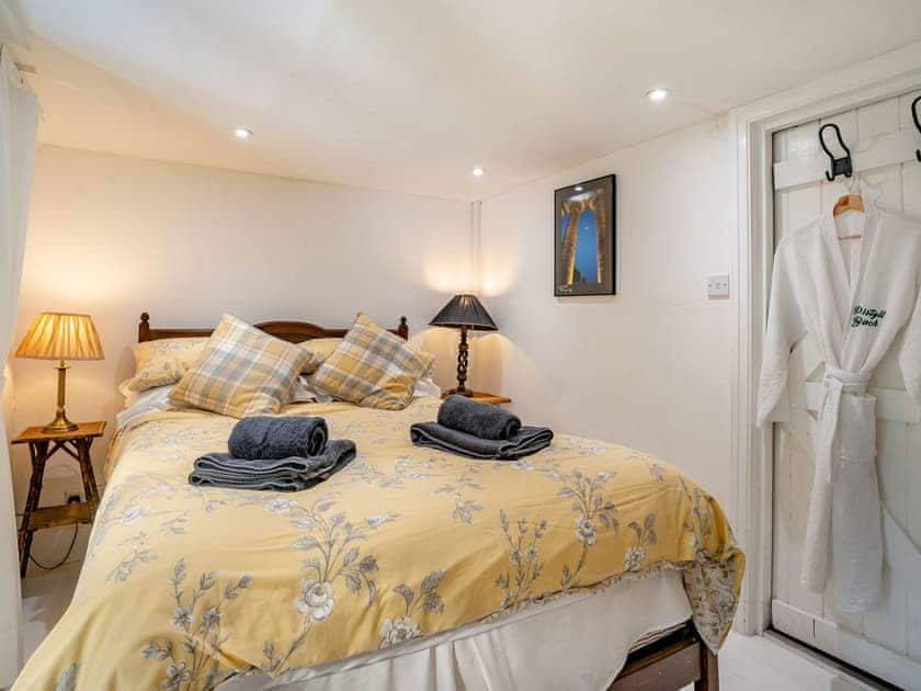 Double bedroom | Pistyll Bach - Eco Retreats, Capel Isaac