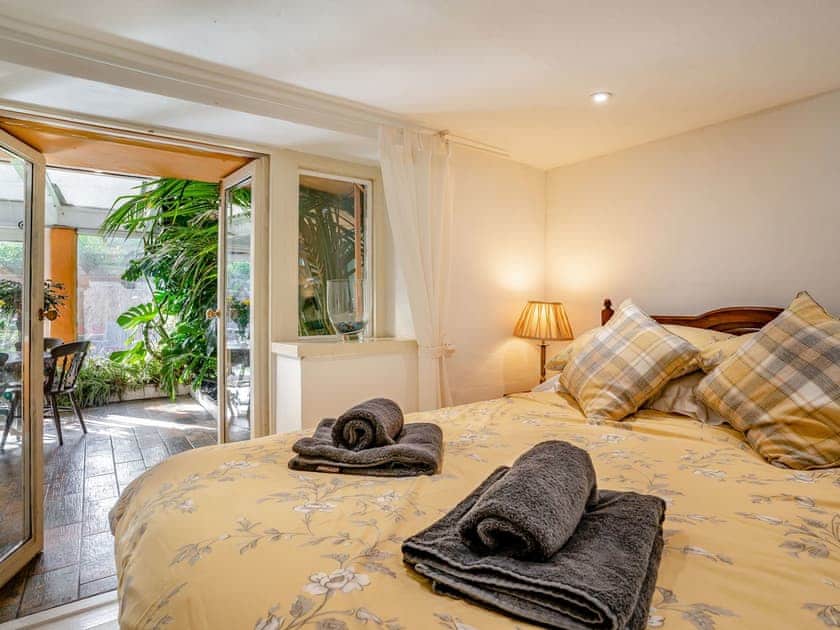 Double bedroom | Pistyll Bach - Eco Retreats, Capel Isaac