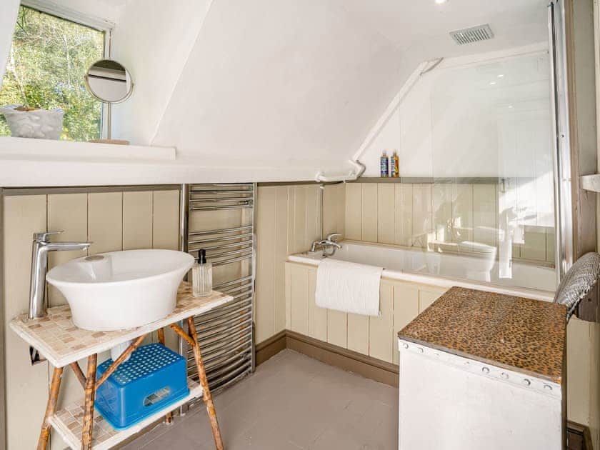 Bathroom | Pistyll Bach - Eco Retreats, Capel Isaac