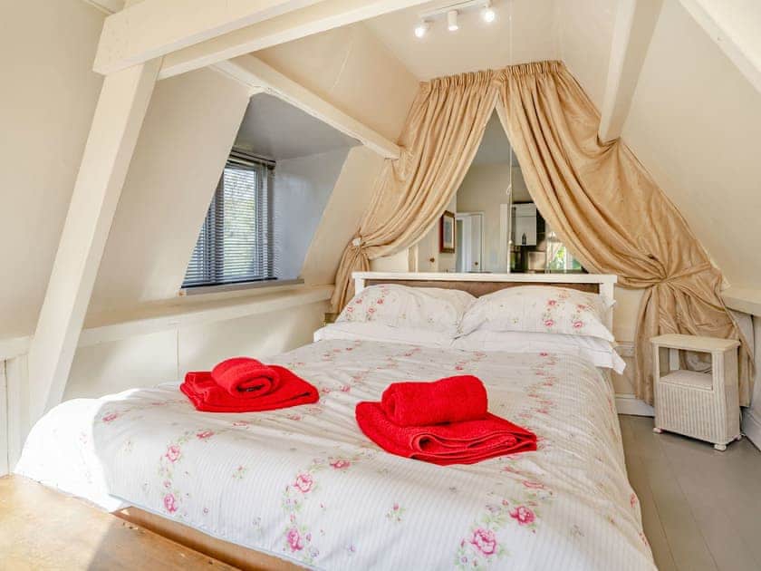 Double bedroom | Pistyll Bach - Eco Retreats, Capel Isaac