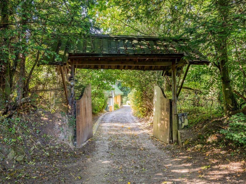Driveway | Pistyll Bach - Eco Retreats, Capel Isaac