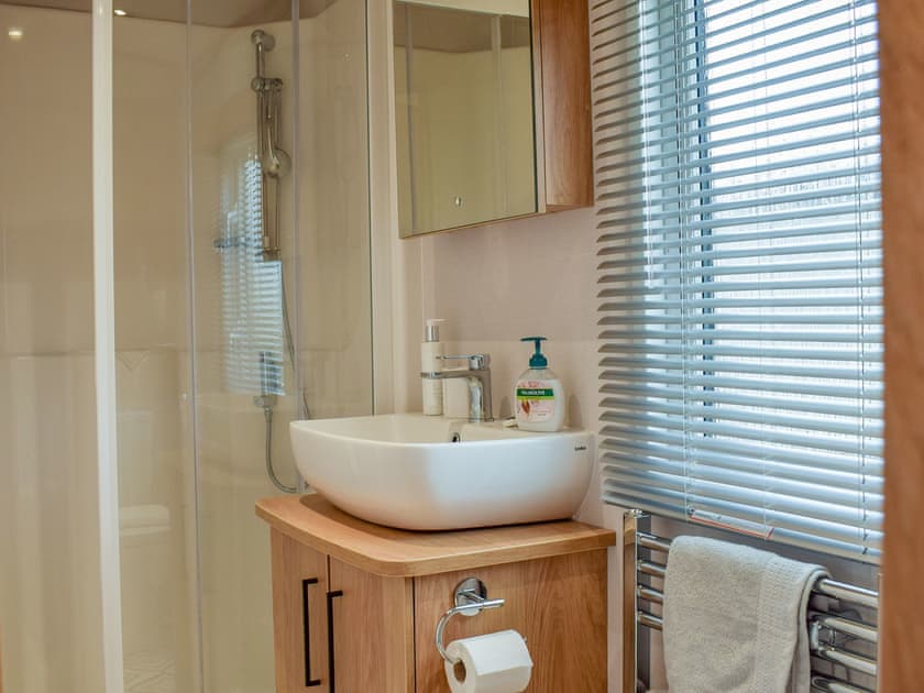 En-suite | Bruar Lodge, Cameron, near St Andrews