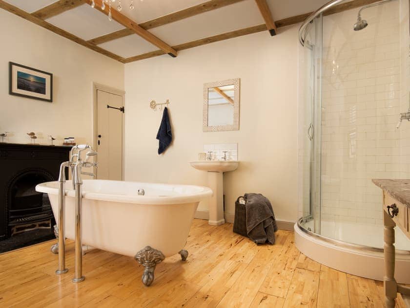 Bathroom | The Gatehouse, Alnwick