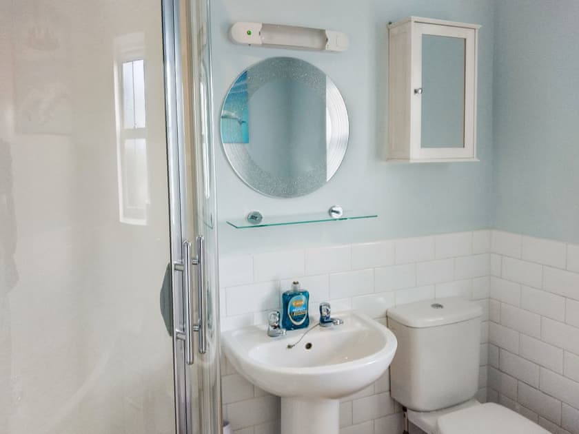 Bathroom | 1 Kirkby Cottages, Sheriff Hutton