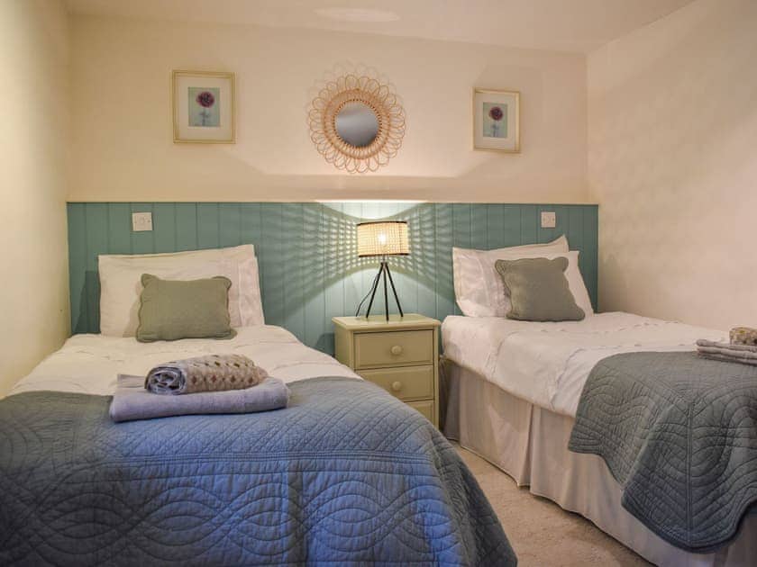 Twin bedroom | Ysgubor Blaenparc Barn - Blaenparc, Dihewyd<br />, near Aberaeron
