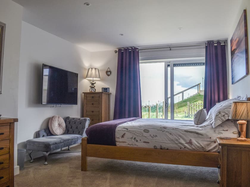 Double bedroom | Seascape - Royal Cliff Apartments, Sandown
