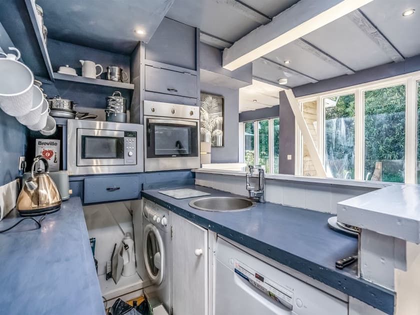 Kitchen | The Berm - Eco Retreats, Capel Isaac