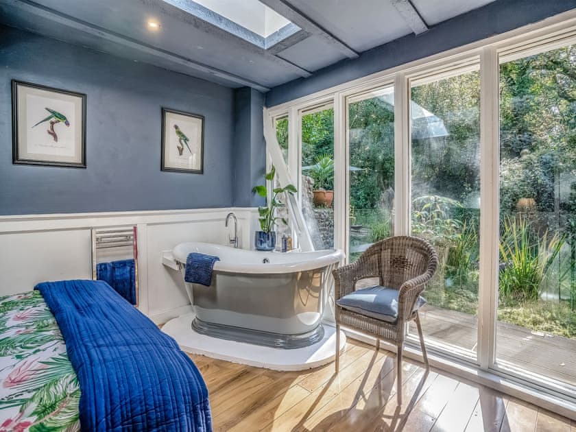 Double bedroom | The Berm - Eco Retreats, Capel Isaac