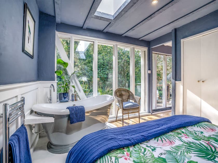 Double bedroom | The Berm - Eco Retreats, Capel Isaac