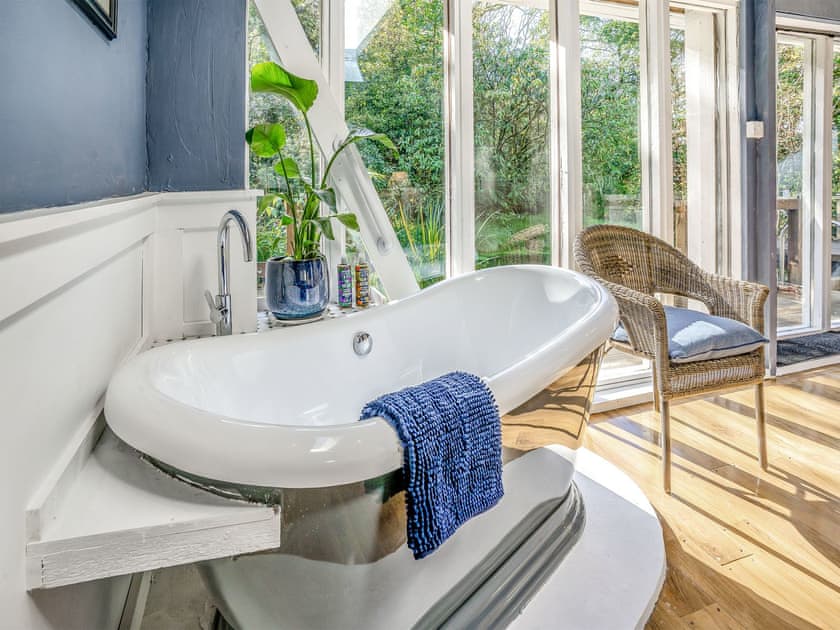 Double bedroom | The Berm - Eco Retreats, Capel Isaac