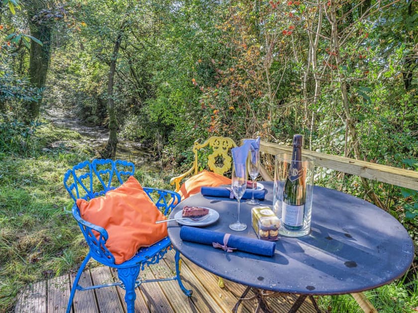 Outdoor area | The Berm - Eco Retreats, Capel Isaac