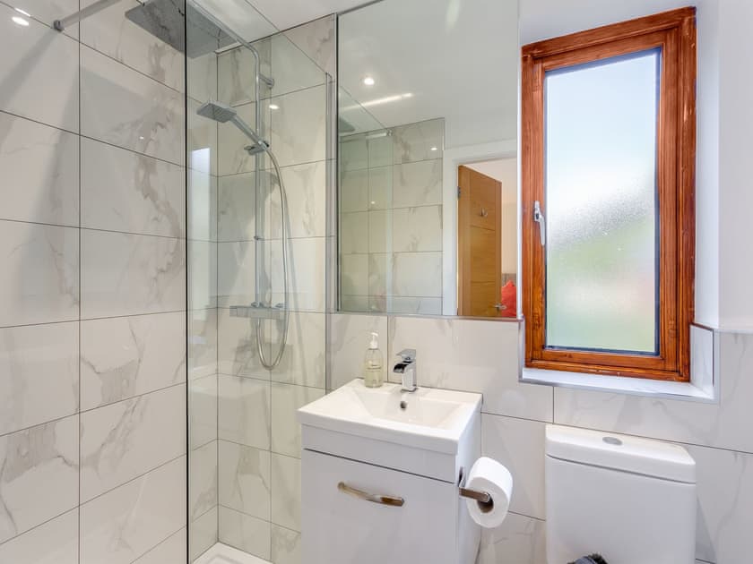 En-suite | Waterside Lodge Six - Ashgrove Country Park - to be linked with UK33351, UK13038, UK33350 etc., Elland