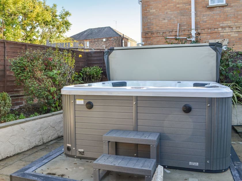 Hot tub | Kilburn House, Bridlington