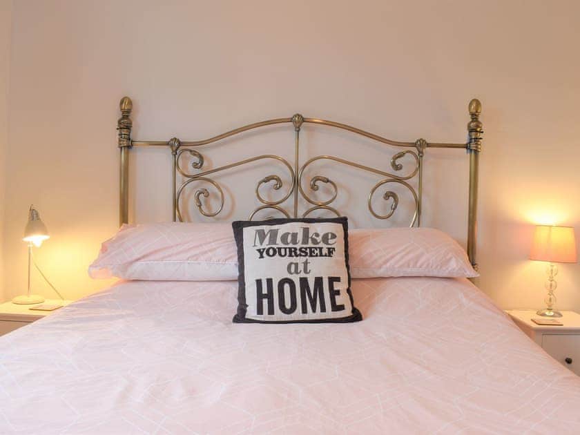Double bedroom | Barn Owls Holiday Bungalow, Weston, near Sidmouth