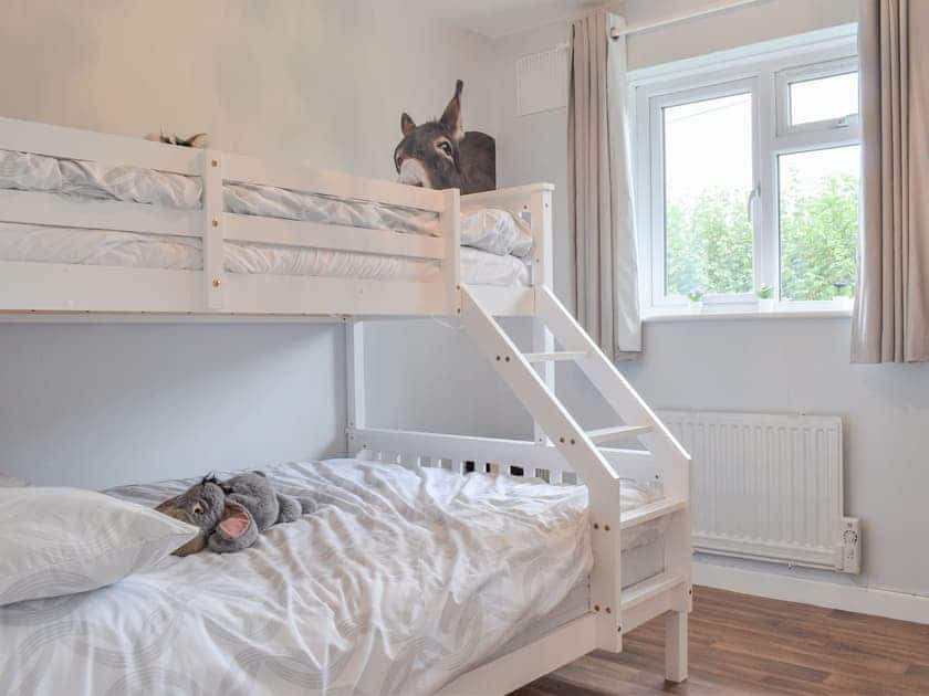 Bunk bedroom | Barn Owls Holiday Bungalow, Weston, near Sidmouth
