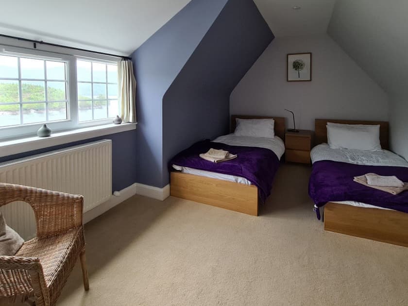 Twin bedroom | Lochside Apartment - Lochside Holidays, Stronachlachar