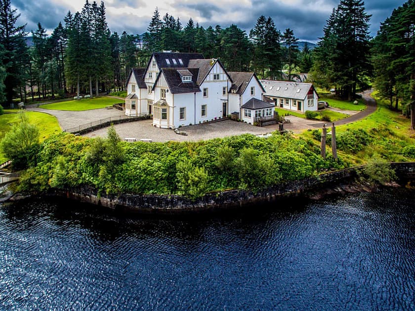 Setting | Lochside Apartment - Lochside Holidays, Stronachlachar