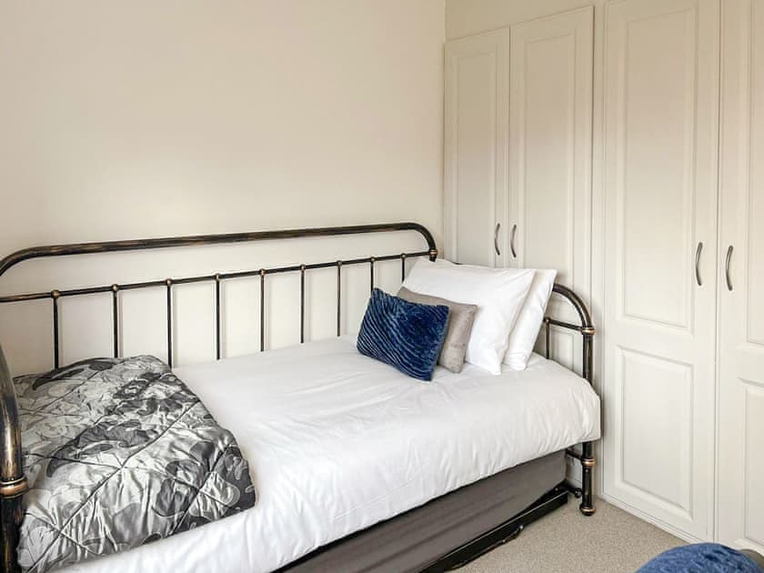 Second bedrroom set as a single | Castlegate, Lanark