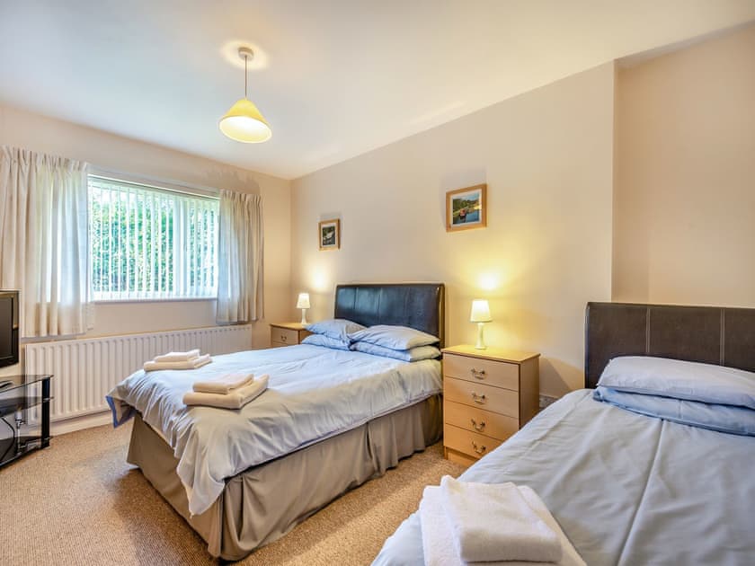 Twin bedroom | Heritage Wharf, Heritage Marina, near Congleton