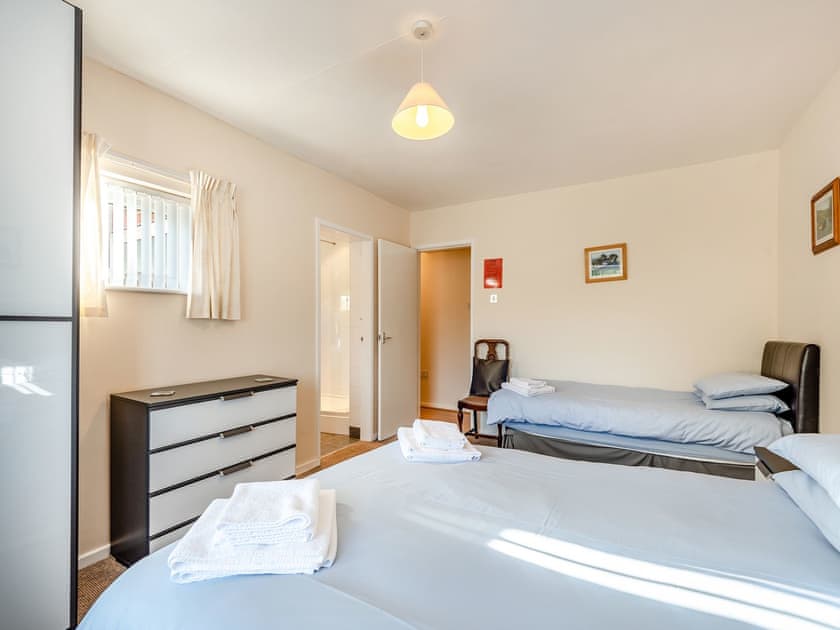 Twin bedroom | Heritage Wharf, Heritage Marina, near Congleton