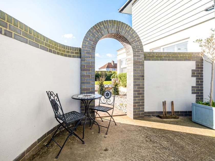 Sitting-out-area | Saxmundham House, Aldeburgh