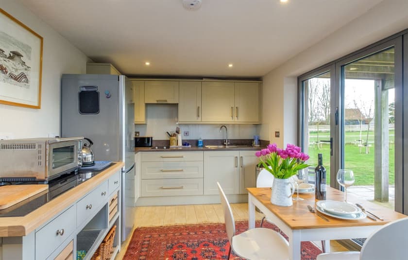 Kitchen | White Cottage Apartment, Iken