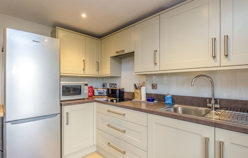 Kitchen | White Cottage Apartment, Iken
