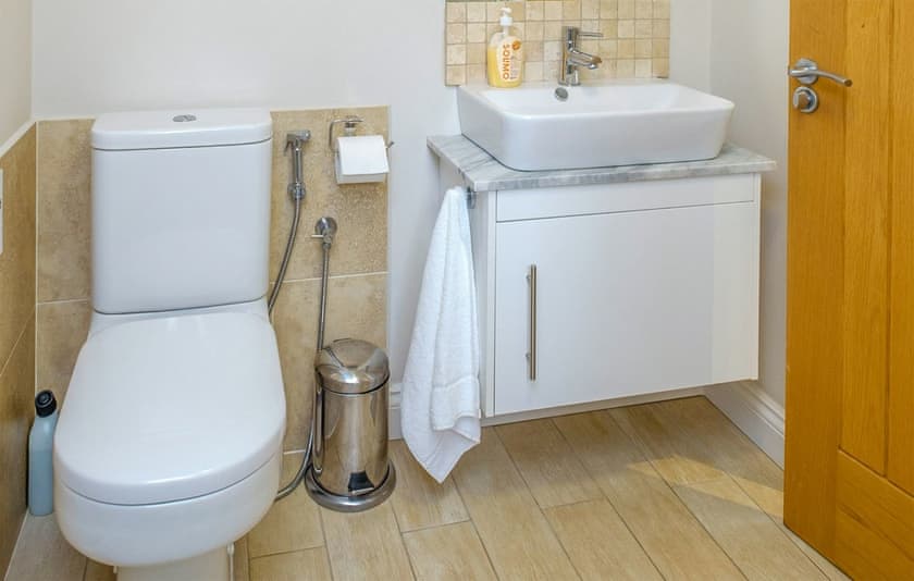 Shower room | White Cottage Apartment, Iken