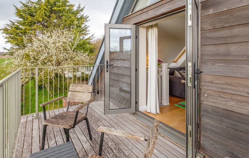 Sitting-out-area | White Cottage Apartment, Iken