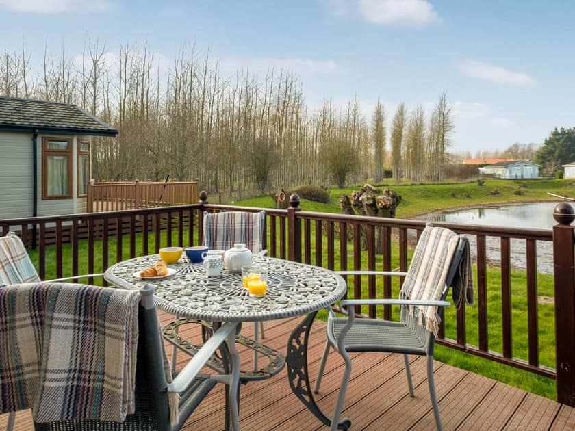 Sitting-out-area | Little Owl, Aldringham