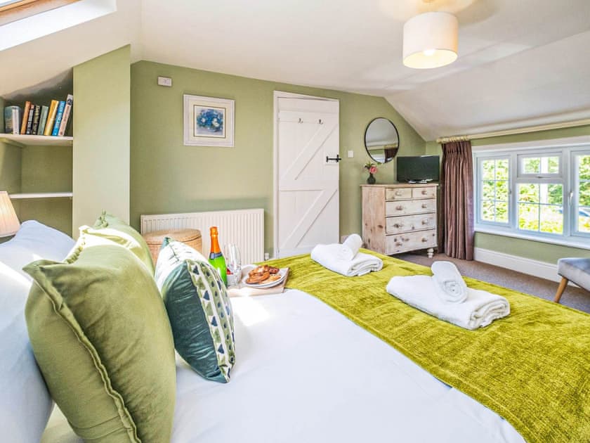 Double bedroom | Laurel Cottage, Blyford, near Halesworth
