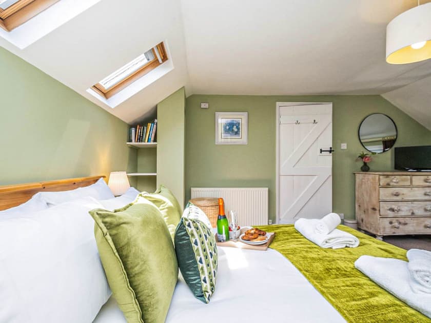 Double bedroom | Laurel Cottage, Blyford, near Halesworth