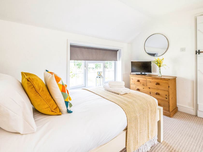 Twin bedroom | Laurel Cottage, Blyford, near Halesworth