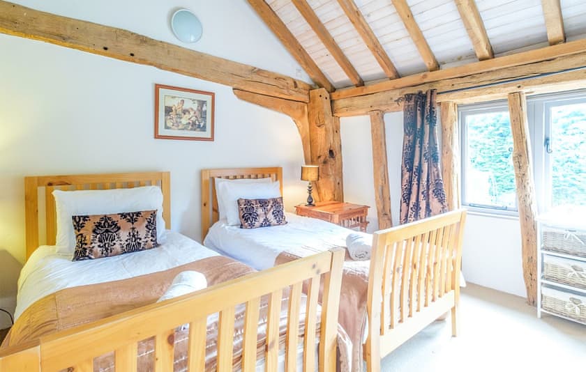 Twin bedroom | Old Hall Barn - Aldeburgh Coastal Cottages, Darsham, near Saxmundham