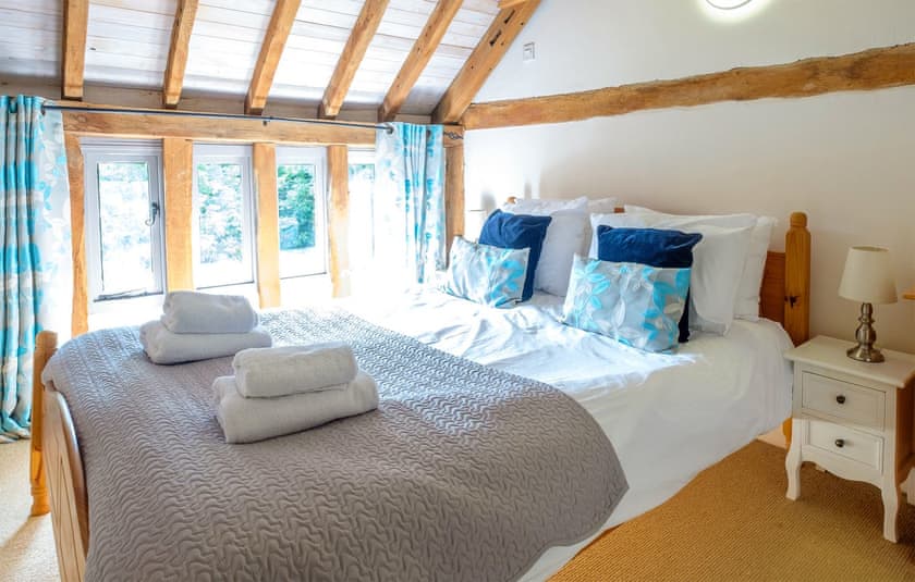 Double bedroom | Old Hall Barn - Aldeburgh Coastal Cottages, Darsham, near Saxmundham