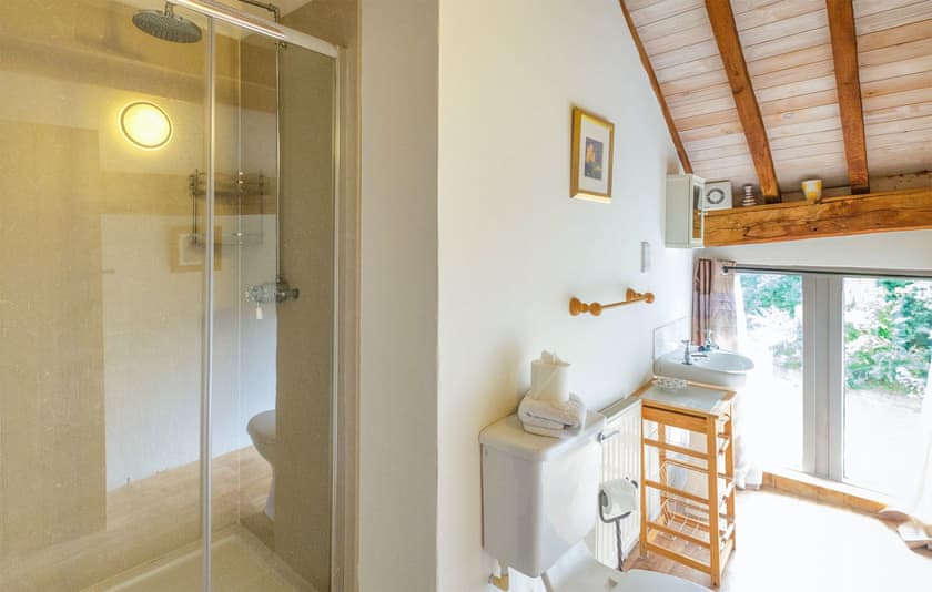 Bathroom | Old Hall Barn - Aldeburgh Coastal Cottages, Darsham, near Saxmundham