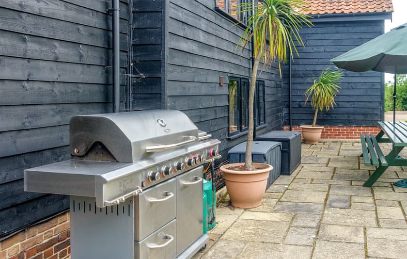 Outdoor area | Old Hall Barn - Aldeburgh Coastal Cottages, Darsham, near Saxmundham