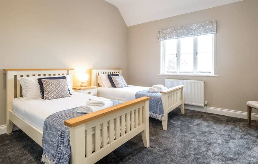 Twin bedroom | The Dower House - Aldeburgh Coastal Cottages, Thorpeness
