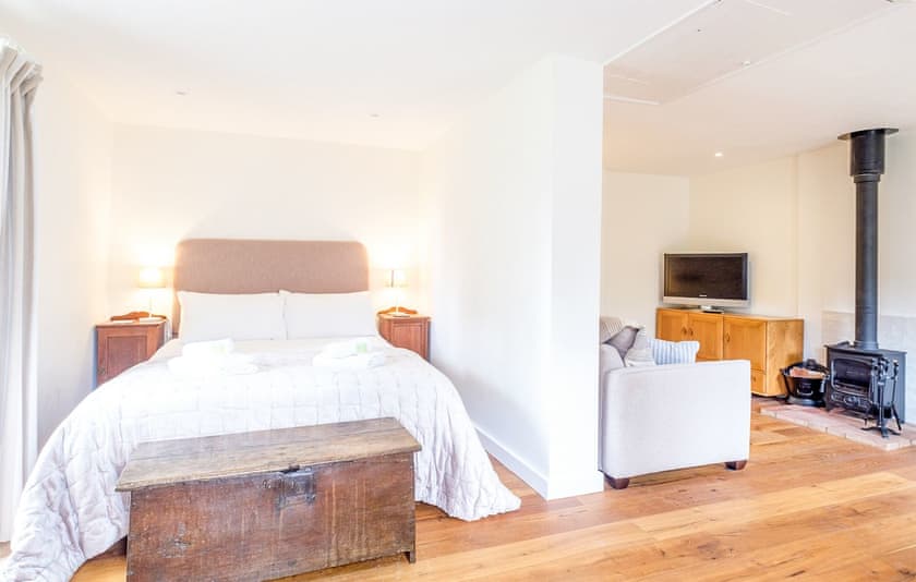Double bedroom | The Half House, Iken
